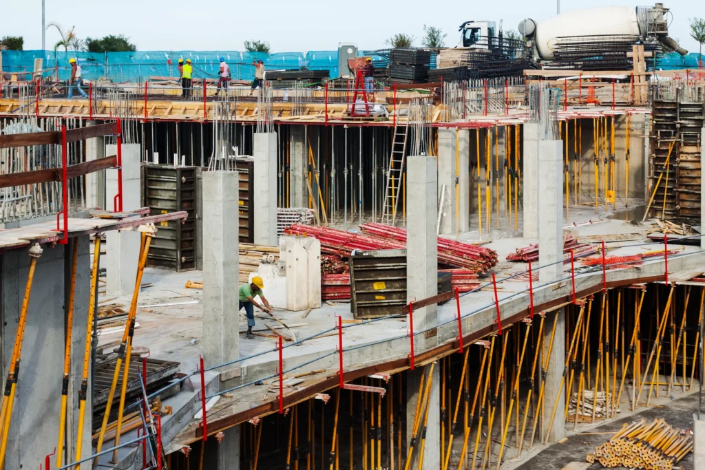 Promociones inmobiliarias en Jaén, desarrollando proyectos innovadores y funcionales para el mercado local.